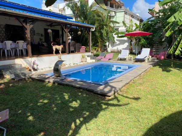 Chambre D'hote PLACE DES AMOUREUX : photo 4 de la chambre chambre double - vue sur jardin