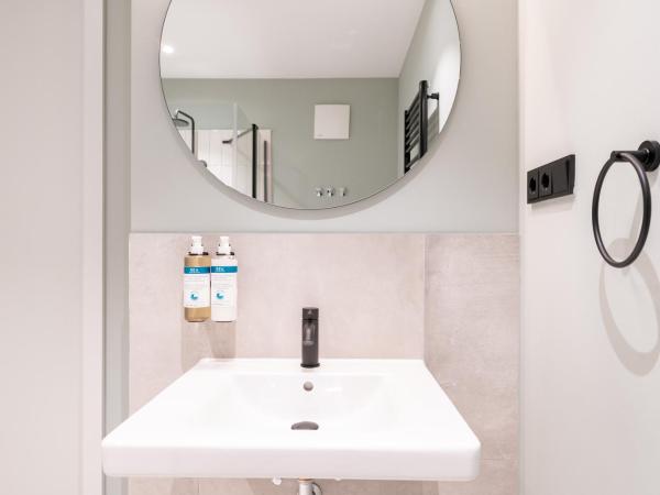 numa l Saga Apartments : photo 9 de la chambre large studio with kitchenette