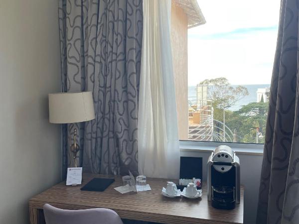 Best Western Plus Htel la Rade : photo 2 de la chambre chambre lit queen-size suprieure avec canap-lit-vue sur mer