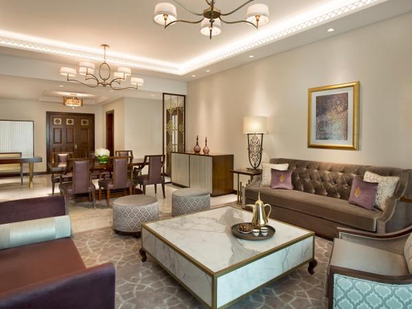 The Ritz-Carlton, Dubai : photo 2 de la chambre suite présidentielle avec 2 chambres et hammam - accès au salon club avec 5 présentations culinaires - petit-déjeuner et boissons gratuites - vue sur océan