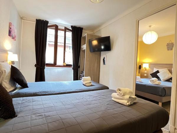 Hôtel Du Cheval Blanc Barcelonnette : photo 4 de la chambre chambre familiale