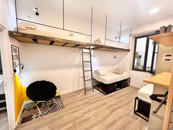 ECO Hostel : photo 3 de la chambre lit simple en dortoir à 5 lits