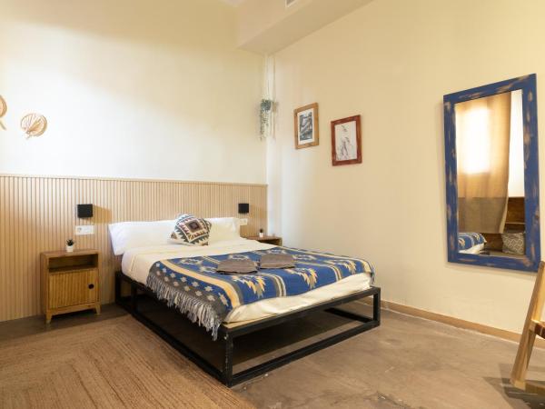 Bird House : photo 3 de la chambre chambre double avec balcon et salle de bains commune