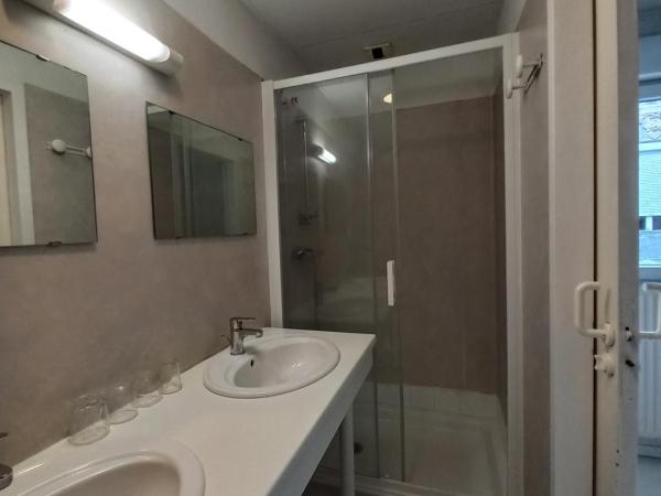 Hôtel Labat : photo 4 de la chambre chambre double familiale