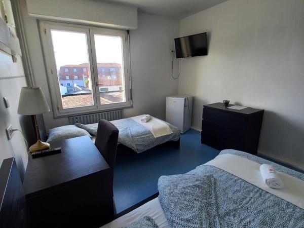 Hôtel Labat : photo 2 de la chambre chambre lits jumeaux avec salle de bains privative