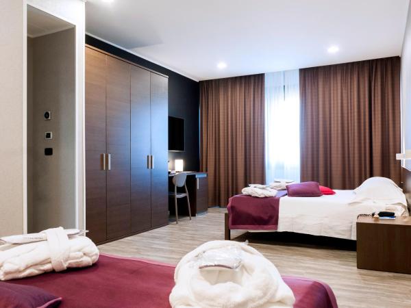 Mercure Palermo Centro : photo 8 de la chambre family -  annex  90 metres from the main building