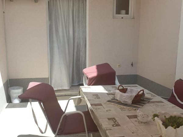 SUNNY apartments near the sandy beach : photo 1 de la chambre studio avec terrasse