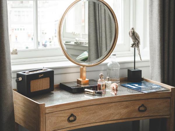 The Rutland Hotel & Apartments : photo 4 de la chambre chambre avec vue sur le château