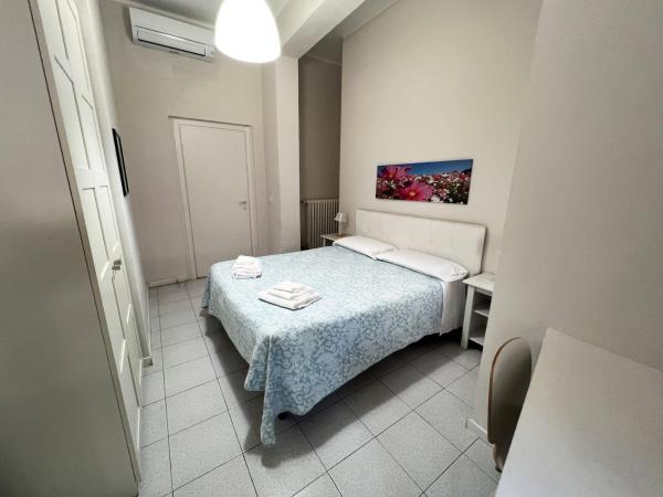 EASYROOMS ONE : photo 5 de la chambre chambre double avec salle de bains privative extérieure