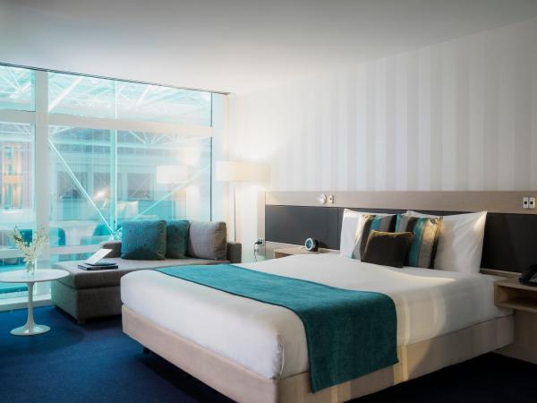 Novotel Melbourne On Collins : photo 1 de la chambre deluxe spa room one king bed