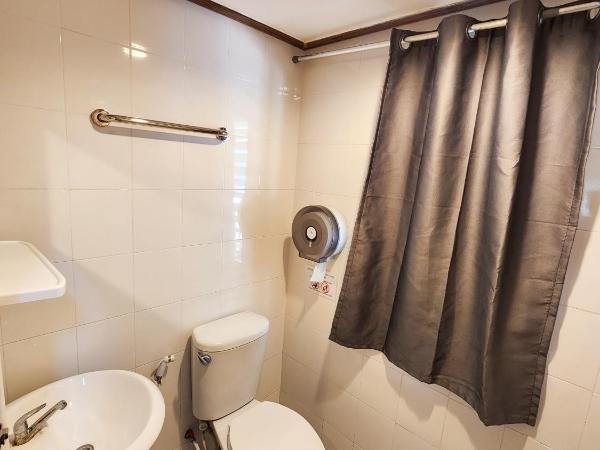 Back Home Backpackers : photo 9 de la chambre lit dans dortoir mixte de 8 lits