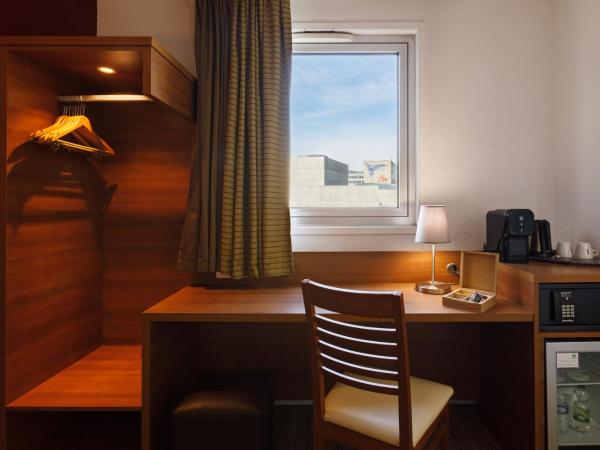 Holiday Inn Clermont Ferrand Centre, an IHG Hotel : photo 6 de la chambre chambre lits jumeaux standard