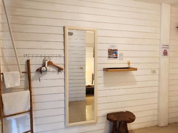 Back Home Backpackers : photo 5 de la chambre chambre simple avec salle de bains privative