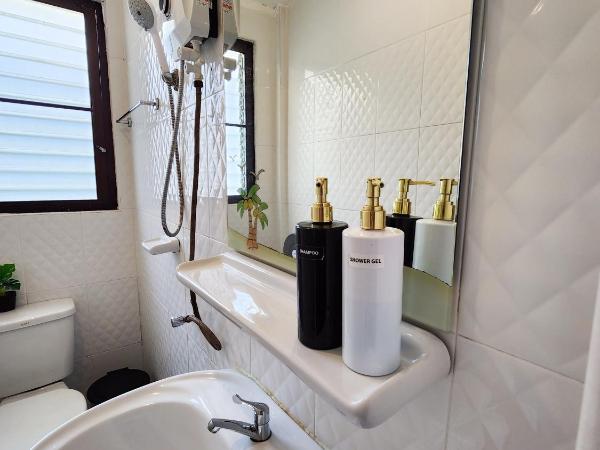 Back Home Backpackers : photo 8 de la chambre chambre double avec salle de bains privative