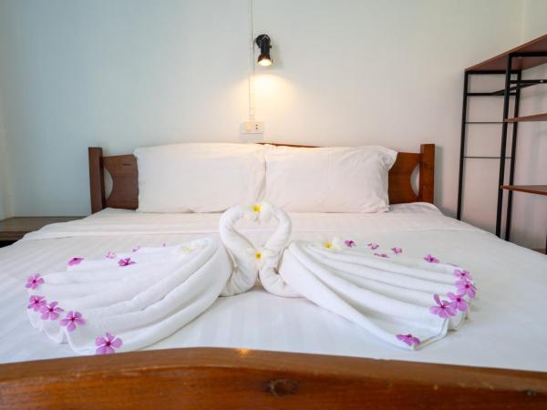 Isara Lanta Beach Resort : photo 3 de la chambre bungalow supérieur