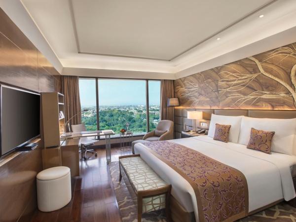 The Leela Ambience Convention Hotel Delhi : photo 1 de la chambre chambre premier avec baignoire