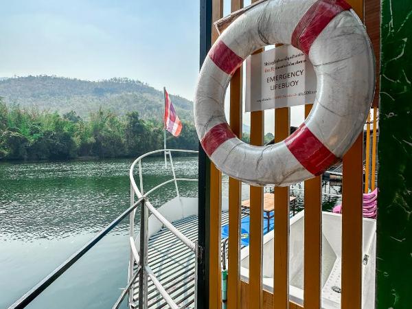 ชอว์ งาทอง รีสอร์ต Chor Ngar Thong Erawan Kanchanaburi : photo 6 de la chambre chambre familiale avec terrasse