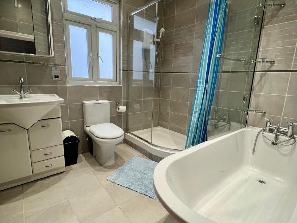 Saint Gabriel's Road Guesthouse : photo 4 de la chambre chambre familiale avec salle de bains