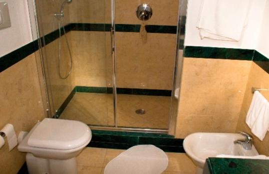 Residence gli Angioini srl : photo 2 de la chambre chambre quadruple classique