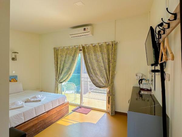 ชอว์ งาทอง รีสอร์ต Chor Ngar Thong Erawan Kanchanaburi : photo 2 de la chambre chambre lit king-size - vue sur lac