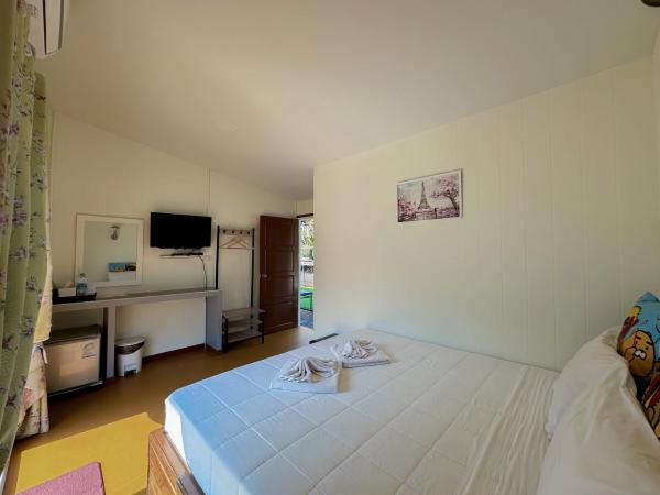 ชอว์ งาทอง รีสอร์ต Chor Ngar Thong Erawan Kanchanaburi : photo 3 de la chambre chambre lit king-size - vue sur lac