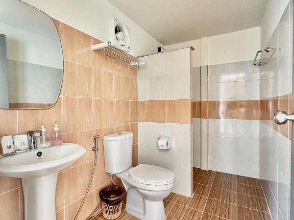 ชอว์ งาทอง รีสอร์ต Chor Ngar Thong Erawan Kanchanaburi : photo 6 de la chambre chambre lit king-size - vue sur lac