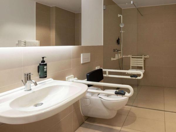 Amedia Plaza Dresden, Trademark Collection by Wyndham : photo 1 de la chambre chambre confort accessible aux personnes à mobilité réduite