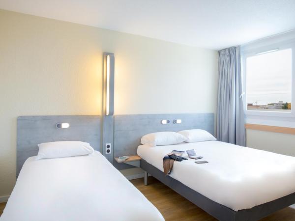 Ibis Budget Fréjus St Raphaël centre et plages à 800m : photo 8 de la chambre chambre familiale