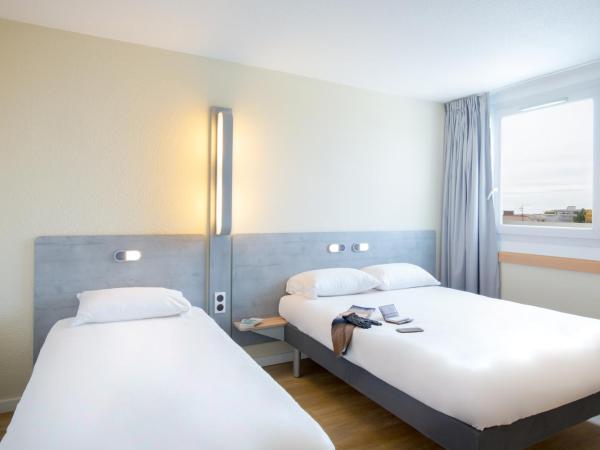 Ibis Budget Frjus St Raphal plages : photo 8 de la chambre chambre familiale