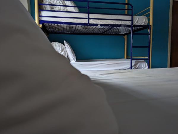 Rock n Bowl : photo 5 de la chambre single bed in 20 bed male dormitory room