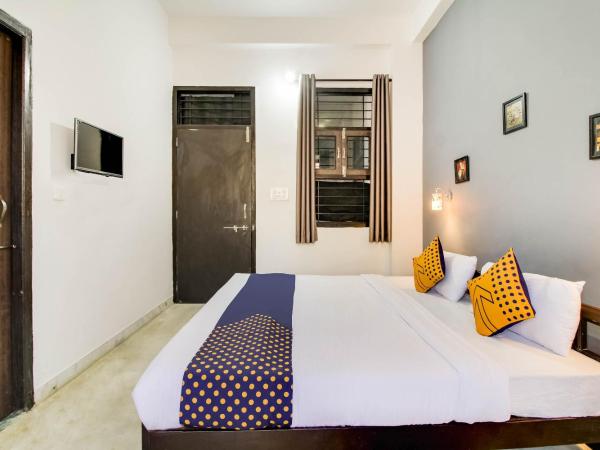 SPOT ON Namaste Guest House : photo 6 de la chambre chambre triple avec salle de bains