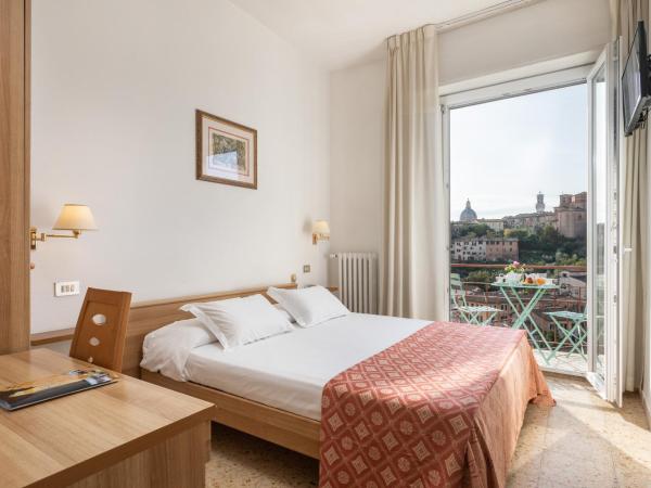 Hotel Minerva : photo 5 de la chambre chambre double standard - vue sur ville