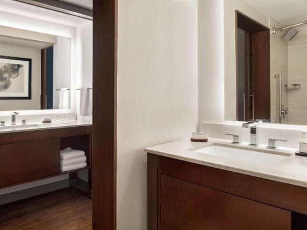 Embassy Suites by Hilton Indianapolis Downtown : photo 5 de la chambre suite d'angle avec 2 lits doubles