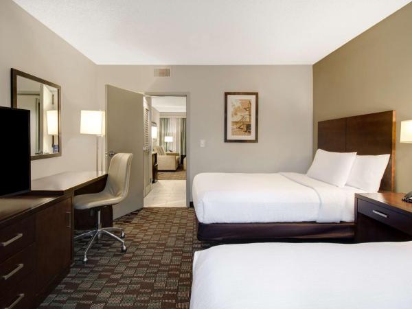 Embassy Suites by Hilton Jacksonville Baymeadows : photo 2 de la chambre suite double exécutive - non-fumeurs