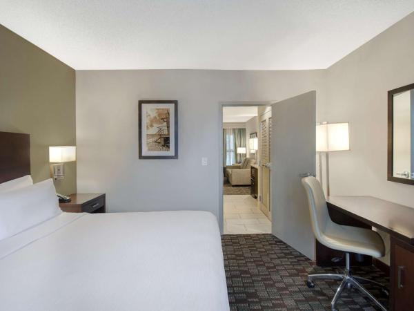 Embassy Suites by Hilton Jacksonville Baymeadows : photo 2 de la chambre suite lit king-size – non-fumeurs