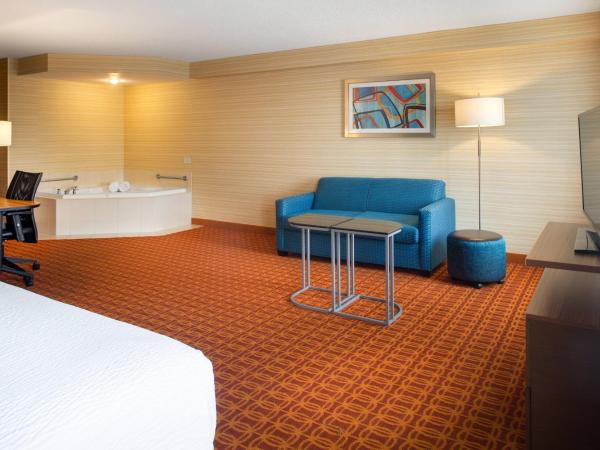 Fairfield Inn & Suites by Marriott Toronto Airport : photo 7 de la chambre studio exécutif lit king-size 