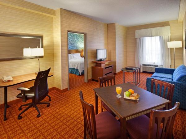 Fairfield Inn & Suites by Marriott Toronto Airport : photo 4 de la chambre suite exécutive 1 chambre avec kitchenette