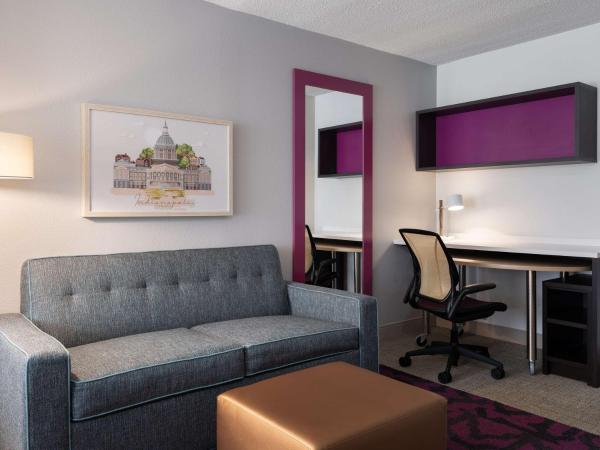 Home2 Suites by Hilton Indianapolis - Keystone Crossing : photo 2 de la chambre suite studio lit king-size