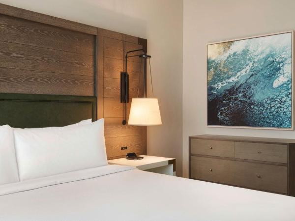 Embassy Suites By Hilton Panama City Beach Resort : photo 3 de la chambre suite 1 chambre lit king-size