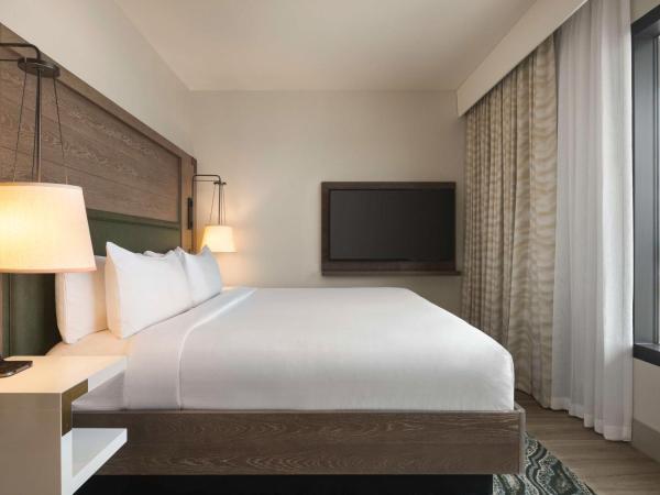 Embassy Suites By Hilton Panama City Beach Resort : photo 2 de la chambre suite studio lit king-size