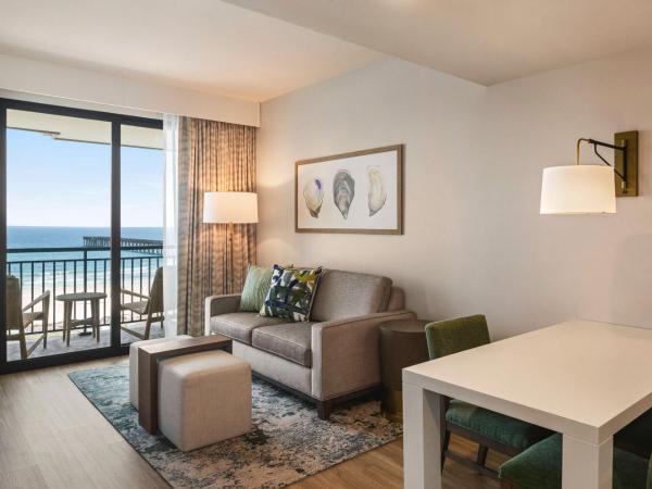 Embassy Suites By Hilton Panama City Beach Resort : photo 4 de la chambre king suite with balcony and bath tub - gulf view/mobility accessible