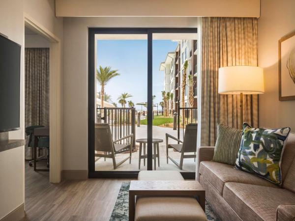 Embassy Suites By Hilton Panama City Beach Resort : photo 3 de la chambre one-bedroom suite with two queen beds and patio