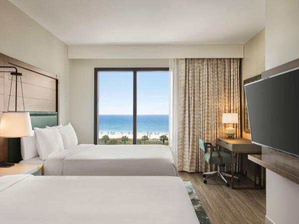 Embassy Suites By Hilton Panama City Beach Resort : photo 4 de la chambre queen suite with two queen beds and bath tub - gulf view/mobility accessible