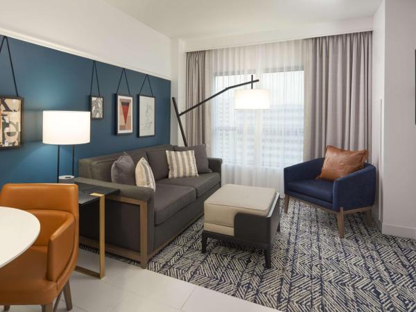 The Chifley Houston, Tapestry Collection by Hilton : photo 5 de la chambre suite lit king-size