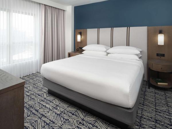 The Chifley Houston, Tapestry Collection by Hilton : photo 8 de la chambre suite lit king-size