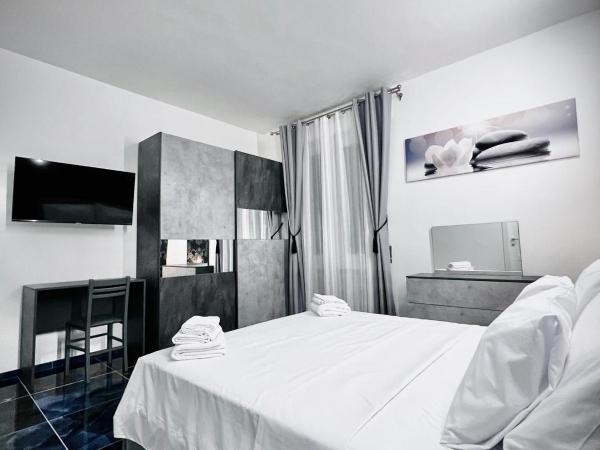 Seven Nights Bologna : photo 2 de la chambre chambre double avec salle de bains privative
