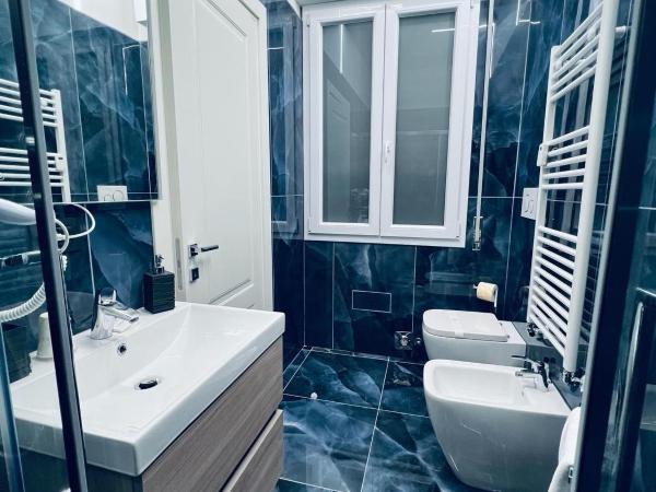 Seven Nights Bologna : photo 5 de la chambre chambre double avec salle de bains privative