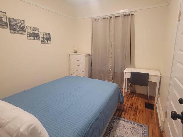 Chateau de Woodlawn - Room II - Le Parisienne : photo 6 de la chambre chambre lit queen-size avec salle de bains commune