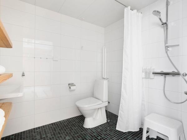 Original Sokos Hotel Tapiola Garden Espoo : photo 5 de la chambre chambre lits jumeaux pour personnes à mobilité réduite