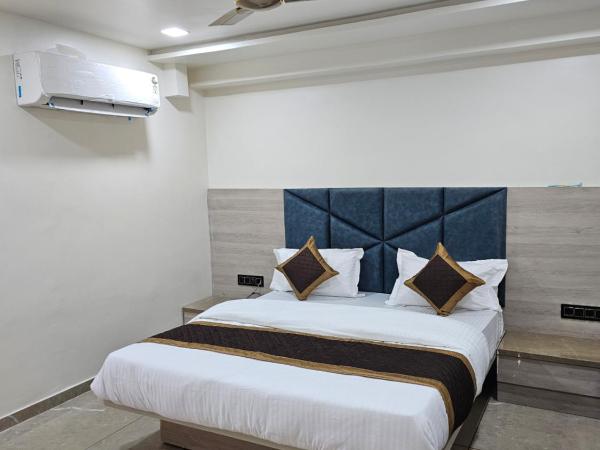 HOTEL R K VILLA : photo 1 de la chambre chambre double deluxe avec baignoire